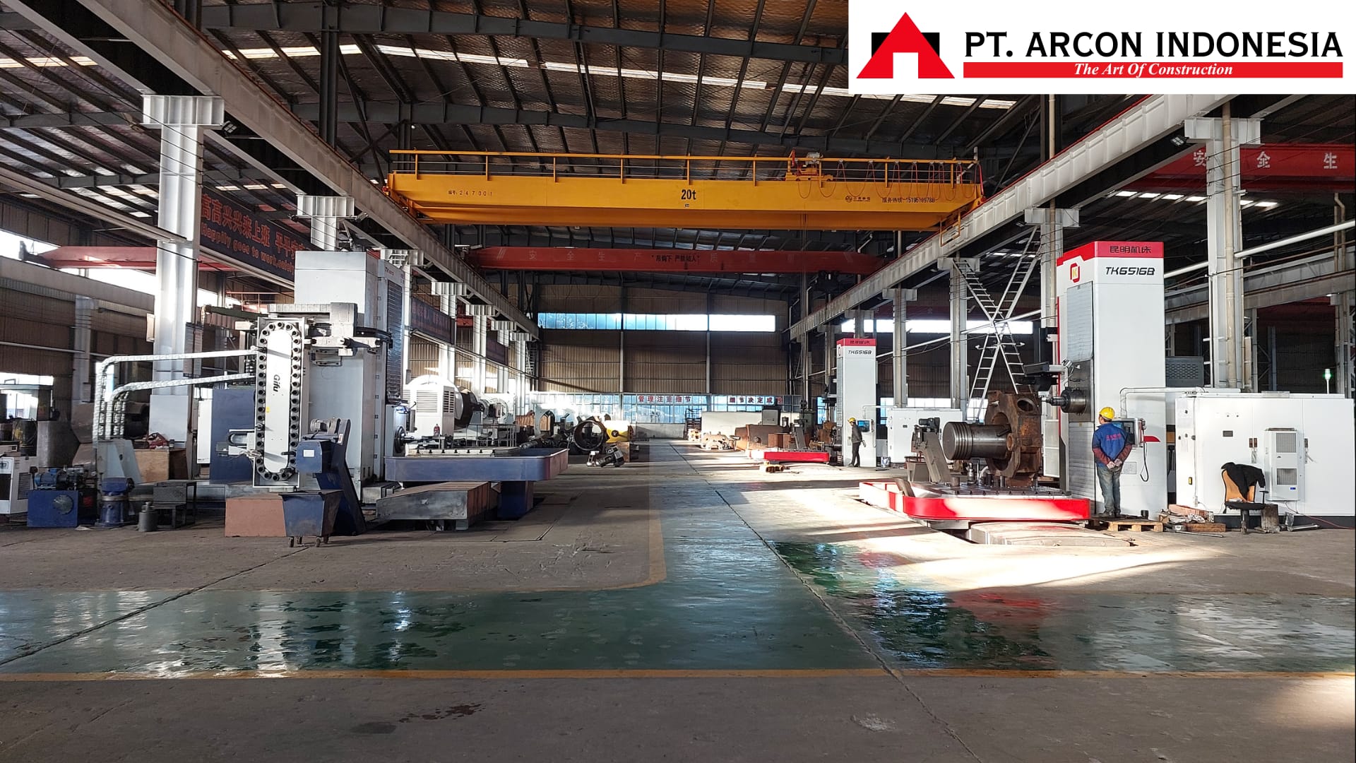 Fasilitas workshop ARCON dengan mesin heavy machining untuk produksi diesel hammer dan peralatan pemancangan