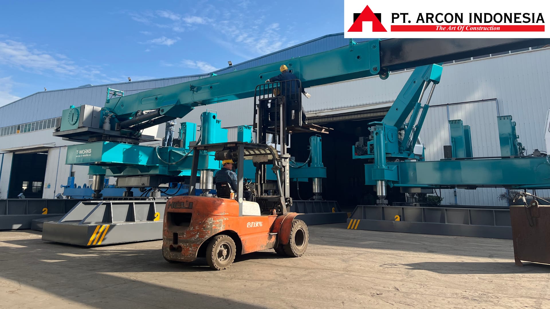 HSPD (Hydraulic Static Pile Driver) untuk pekerjaan pemancangan tiang pancang tanpa getaran