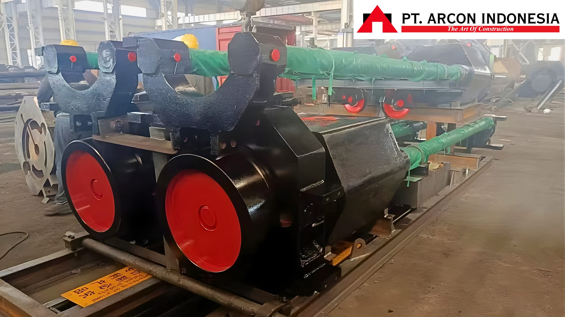 Unit Diesel Hammer ARCON di workshop untuk pekerjaan pemancangan tiang pancang